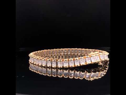 Rotating video showing the jewelry item