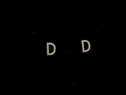 Rotating video showing the jewelry item