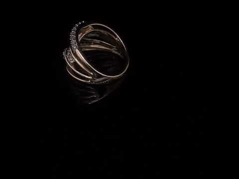 Rotating video showing the jewelry item