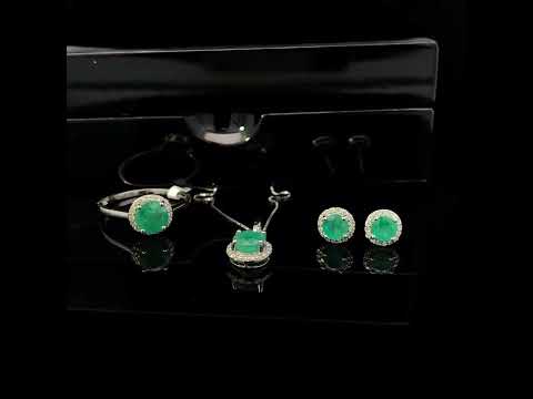 Rotating video showing the jewelry item
