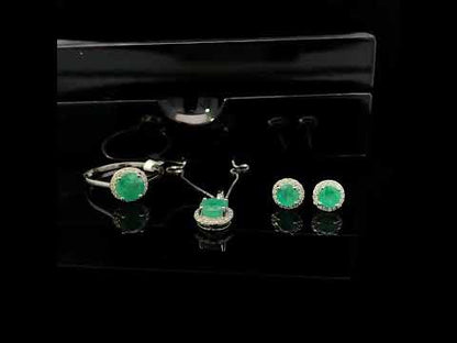 Rotating video showing the jewelry item