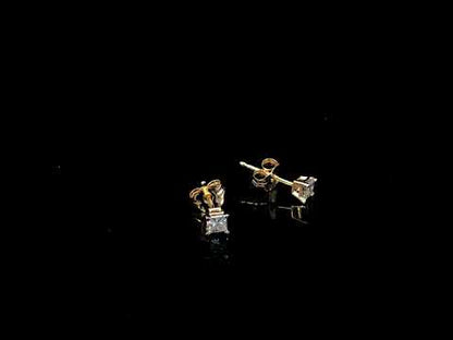 Rotating video showing the jewelry item