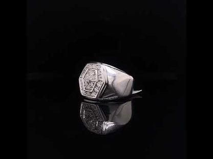 Rotating video showing the jewelry item