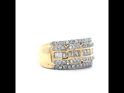 Rotating video showing the jewelry item