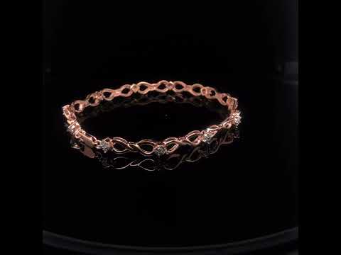 Rotating video showing the jewelry item