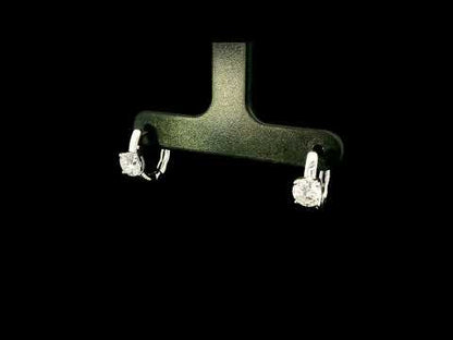 Rotating video showing the jewelry item