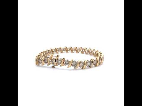 Rotating video showing the jewelry item