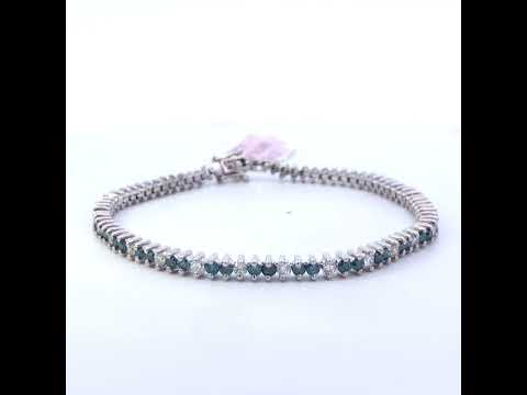 Rotating video showing the jewelry item