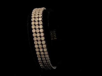 Rotating video showing the jewelry item