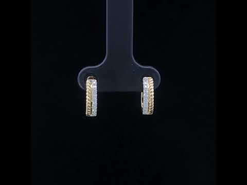 Rotating video showing the jewelry item