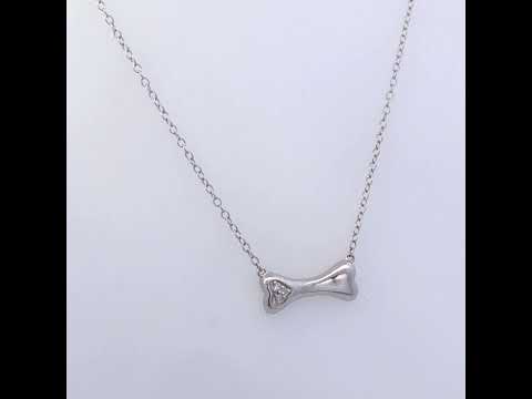 Rotating video showing the jewelry item