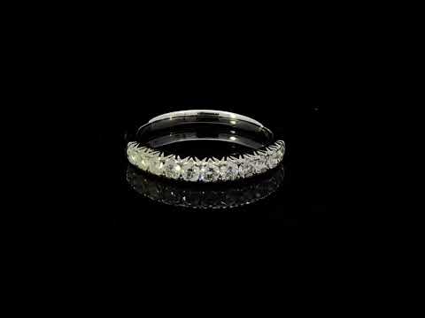 Rotating video showing the jewelry item