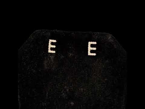 Rotating video showing the jewelry item