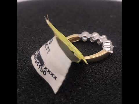 Rotating video showing the jewelry item
