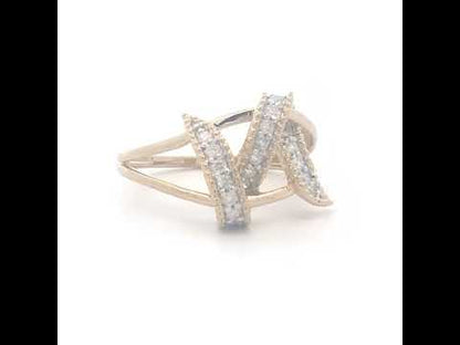 Rotating video showing the jewelry item