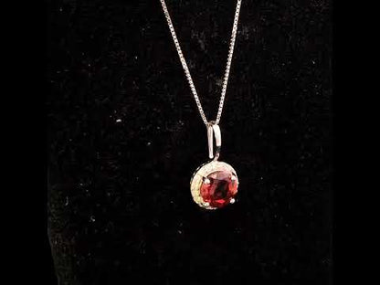 Rotating video showing the jewelry item