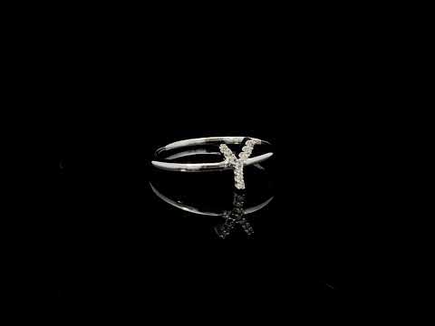 Rotating video showing the jewelry item