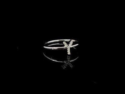 Rotating video showing the jewelry item