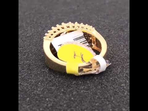 Rotating video showing the jewelry item