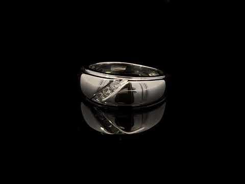 Rotating video showing the jewelry item