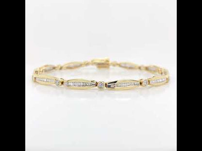 Rotating video showing the jewelry item