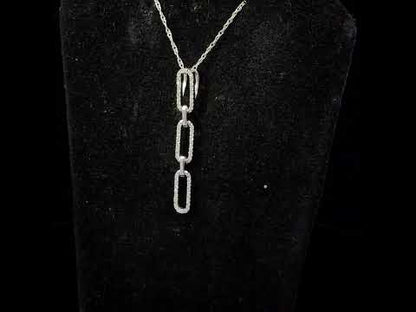 Rotating video showing the jewelry item