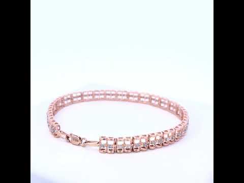 Rotating video showing the jewelry item