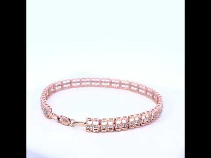 Rotating video showing the jewelry item