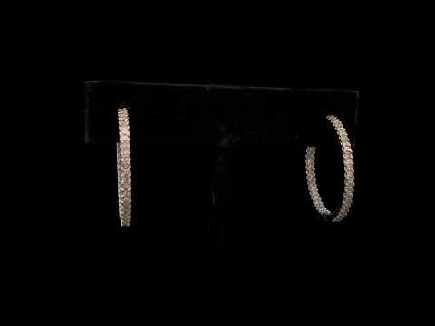 Rotating video showing the jewelry item