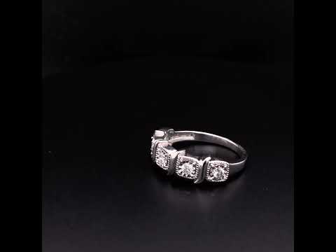 Rotating video showing the jewelry item