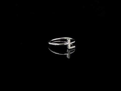Rotating video showing the jewelry item