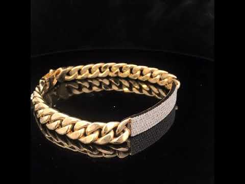 Rotating video showing the jewelry item