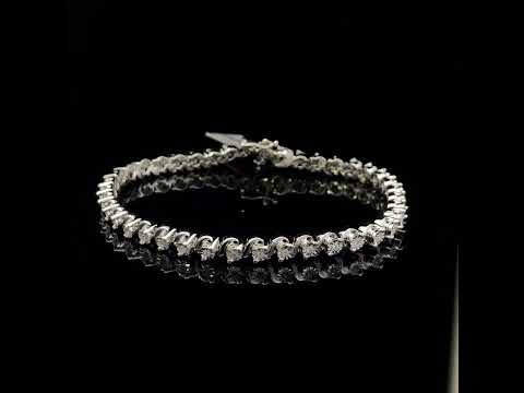 Rotating video showing the jewelry item