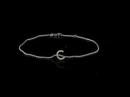 Rotating video showing the jewelry item