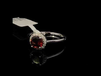 Rotating video showing the jewelry item