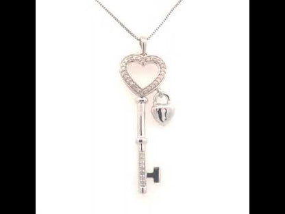 Rotating video showing the jewelry item