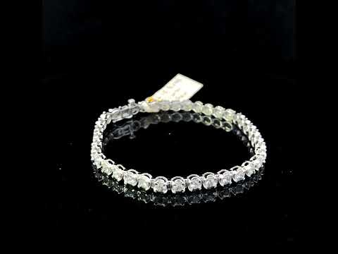 Rotating video showing the jewelry item