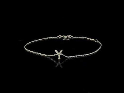 Rotating video showing the jewelry item