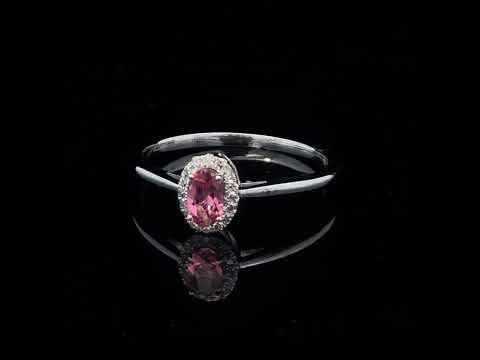 Rotating video showing the jewelry item