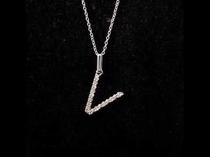 Rotating video showing the jewelry item