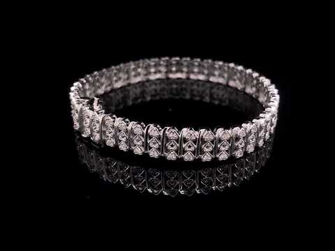 Rotating video showing the jewelry item