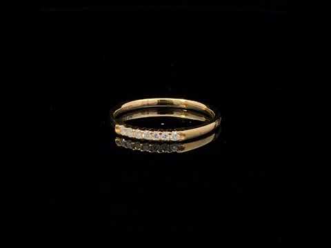 Rotating video showing the jewelry item