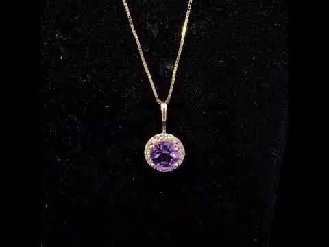 Rotating video showing the jewelry item