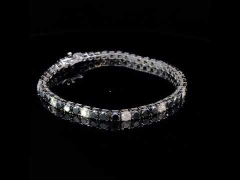 Rotating video showing the jewelry item