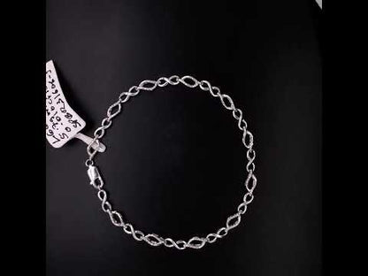 Rotating video showing the jewelry item