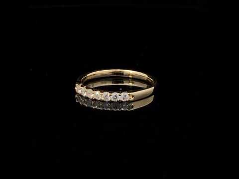 Rotating video showing the jewelry item