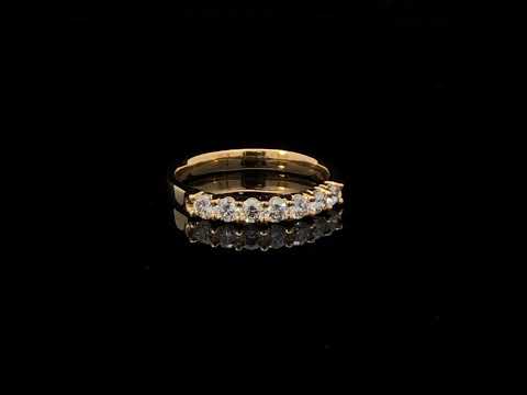 Rotating video showing the jewelry item