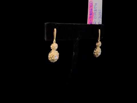 Rotating video showing the jewelry item