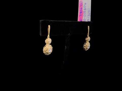 Rotating video showing the jewelry item