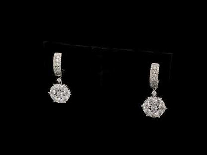 Rotating video showing the jewelry item